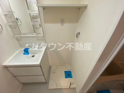 【洗面所】 | アーバンリュクス | 明るい洗面所です