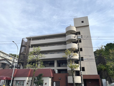 【外観】 | ハウス師岡 | 総戸数20戸、昭和54年1月築、管理人は巡回勤務につき管理体制良好です♪