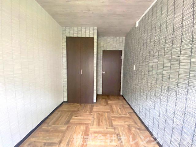 【寝室】 | 東高森台団地　3号棟 | デザイン性に優れた居室でプライべートな時間を優雅に演出します。