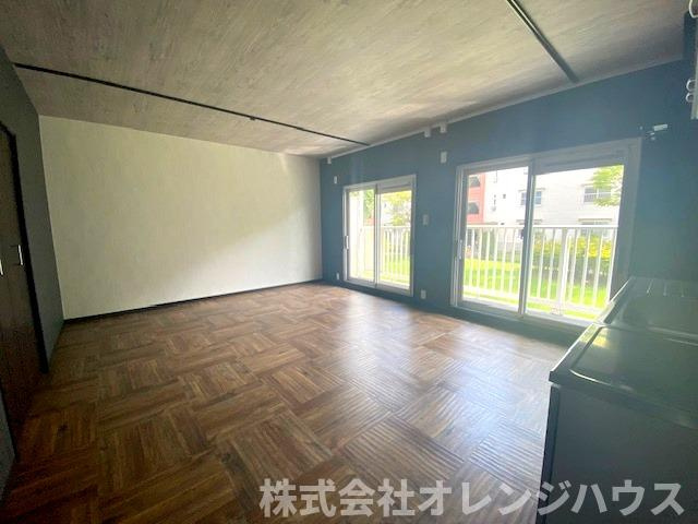 【居間・リビング】 | 東高森台団地　3号棟 | スタイリッシュでモダンなライフスタイルをご提案します。