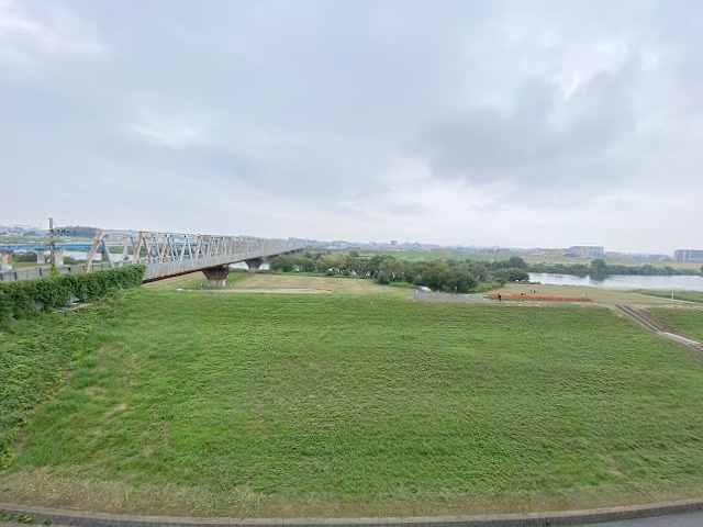 三郷スカイマンションの展望|前面には景色を遮るものがなく、遠くまで見渡すことが可能です。