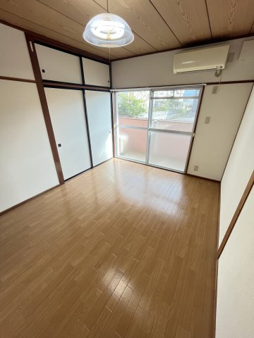 フジパレス新開の洋室