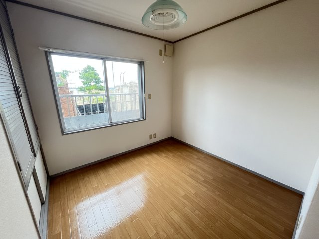 フジパレス新開の洋室