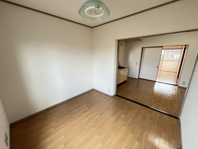 フジパレス新開の洋室