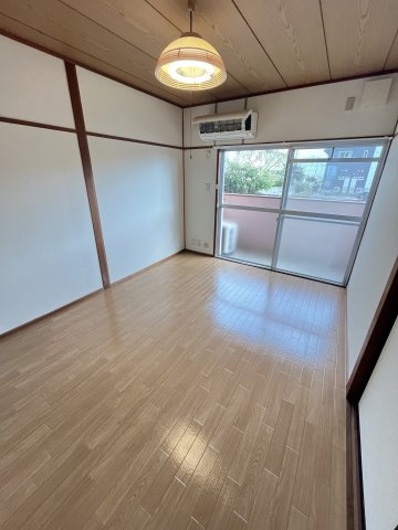 フジパレス新開の洋室