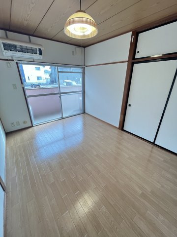 フジパレス新開の洋室