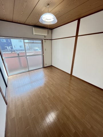 フジパレス新開の洋室