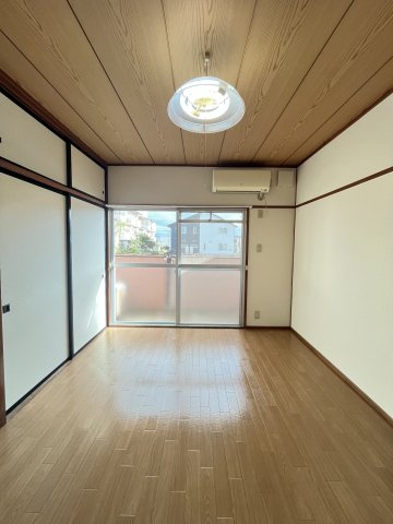 フジパレス新開の洋室