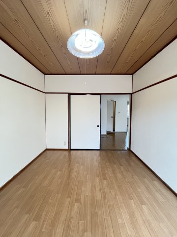フジパレス新開の洋室