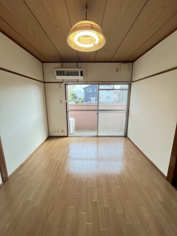 フジパレス新開の洋室
