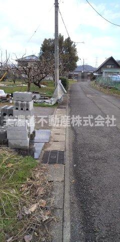 ５８４６８　本巣市長屋土地の前面道路含む現地写真