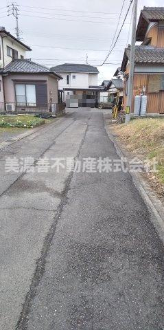 ５８４６８　本巣市長屋土地の前面道路含む現地写真