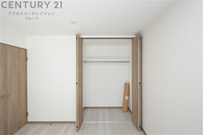 衣類やアクセサリー、小物類の収納が便利で整理整頓がしやすく、部屋の美観を保ちつつ、スペースを最大限に活用できます。衣服のしわやダメージを防ぎ、長持ちさせることができます。