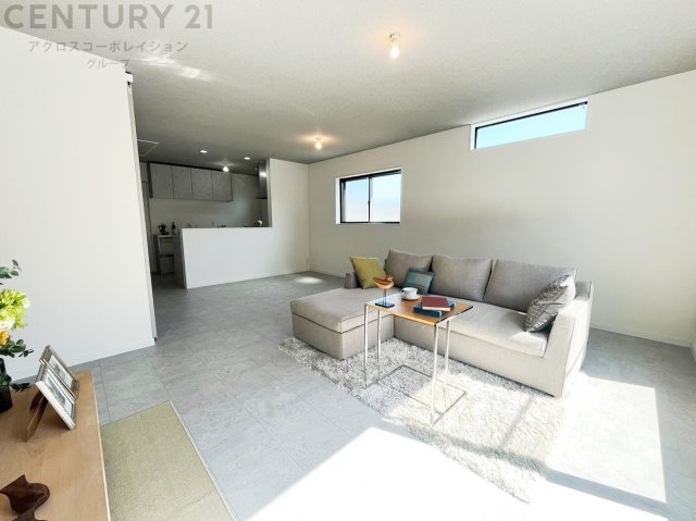 リビングダイニングは家族や友人とのコミュニケーションを楽しむ場所でくつろぎながら食事や会話を楽しめ、多目的に利用できリラックスできる空間です。家庭内の中心として機能し、快適な生活をサポートします。