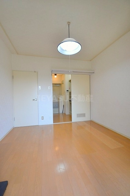 広島市西区天満町の賃貸マンションの居間・リビング