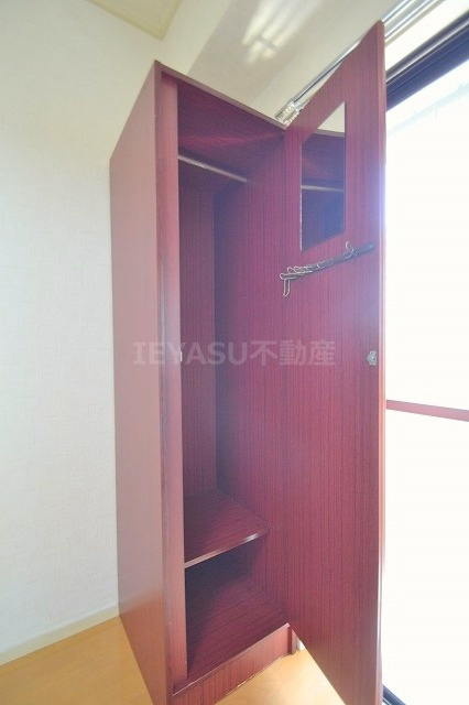 広島市西区天満町の賃貸マンションの収納