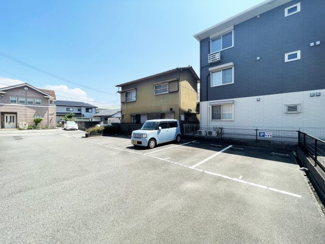 エクセルコート南島田の駐車場