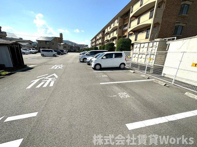 コスモハイツの駐車場|駐車スペースもあります