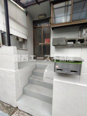 【エントランス】 | 六万寺町１丁目貸家