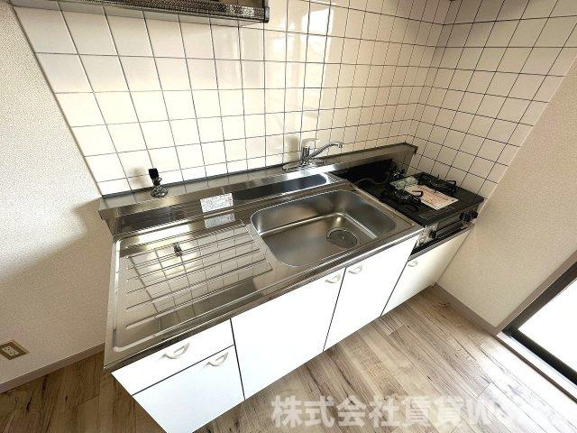 コスモハイツのキッチン|コンパクトなキッチンで掃除もラクラク