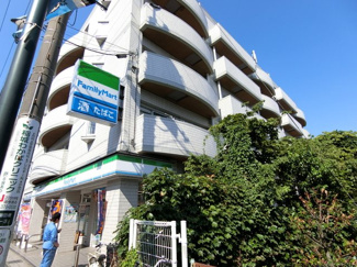 ファミリーマート稲田堤駅前店まで500ｍ