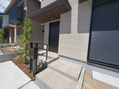 【エントランス】 | エトワール | 落ち着いたエントランスです