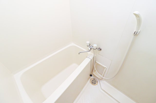 サヴォイバルビゾン　9階の浴室|別号室のものです。現状優先になります。