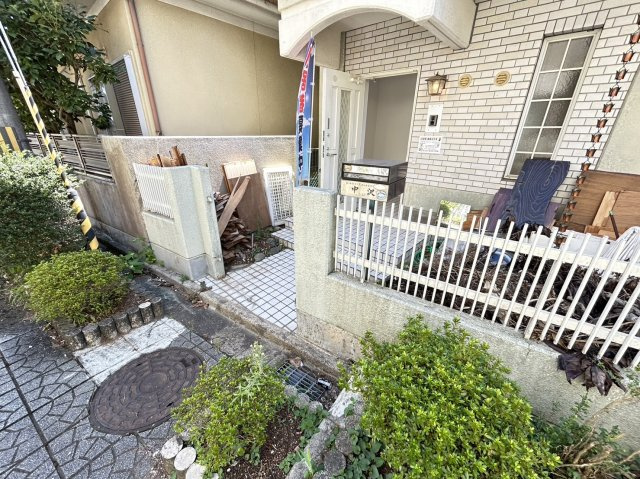 桜井市芝戸建のエントランス|落ち着いたエントランスです