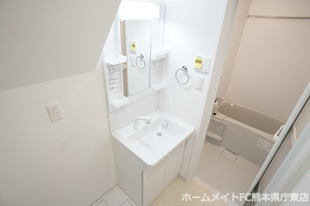 熊本市南区田迎１丁目のアパートの独立洗面台