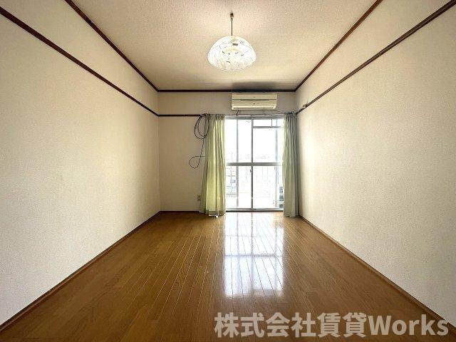 第2国行マンションの居間・リビング|使いやすいリビングです