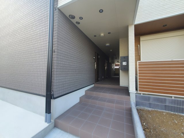 グレイストーンのエントランス|落ち着いたエントランスです