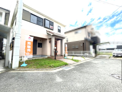 【外観】 | 貝塚市小瀬1丁目戸建住宅 | 屋根の下のテラス部分は駐輪スペースにおすすめです。