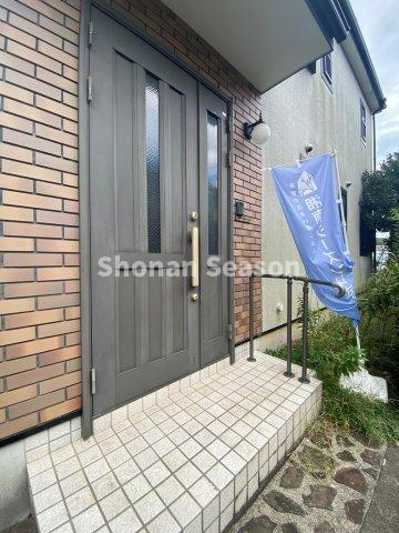 【玄関】 | 実際に見学することにより、新生活のイメージがしやすくなりますよ♪　
発見の機会に現地見学にいらしてみませんか。