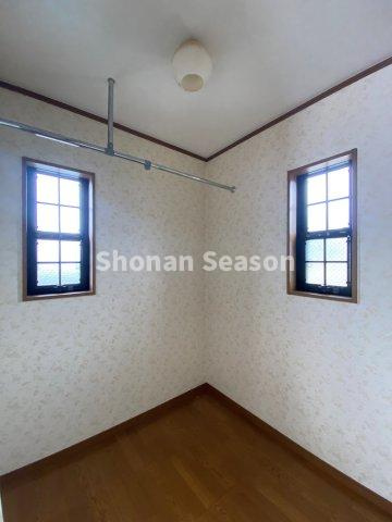 【収納】 | メイン居室には、衣替えの手間も省ける！大容量のＷＩＣ付きです。