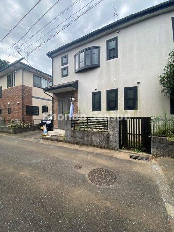 【駐車場】 | 来客時や緊急時・複数台お車所有でも安心な2台駐車可能なPスペース◎
バイクや自転車置き場としても重宝しますよ♪