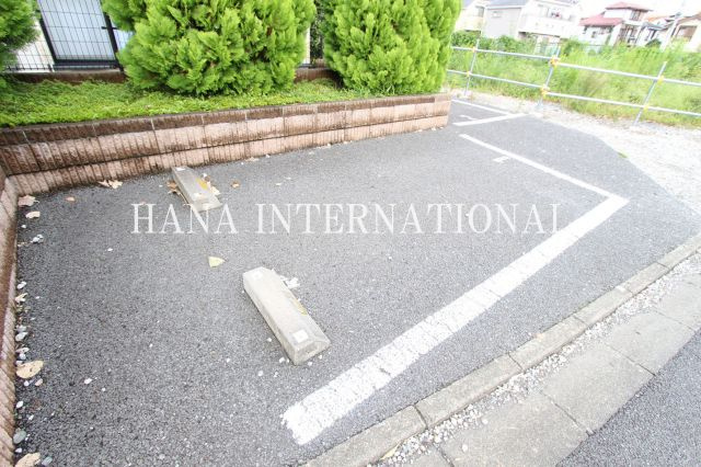 メイプルⅡの駐車場