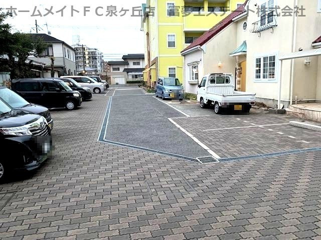 ラビアンローズの駐車場