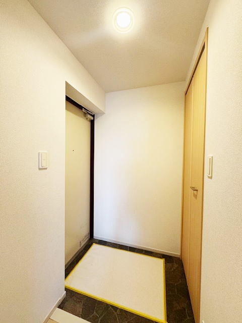 カーサプラシードの玄関