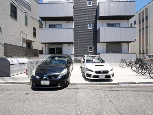 プリヴェ豊中曽根の駐車場