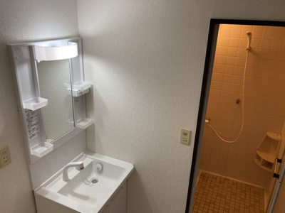 【独立洗面台】 | サウスヴィレッジ88 | 別部屋の写真です。現状優先とさせて頂きます。