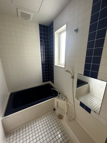 和歌山市西田井・中古戸建・54481の浴室