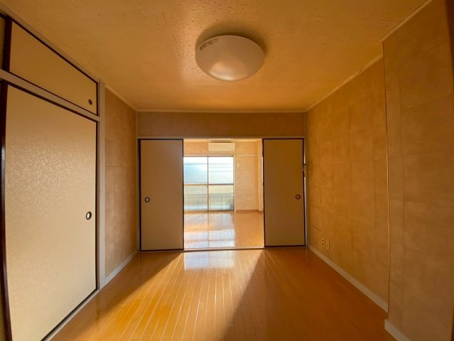 レジデンス西川口の洋室