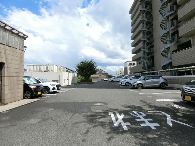 グランディオス米子の駐車場