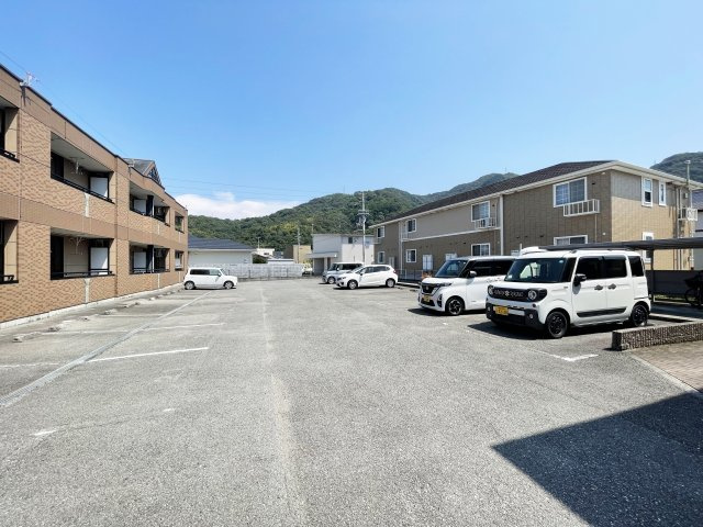 レジデンス城西Ⅱの駐車場