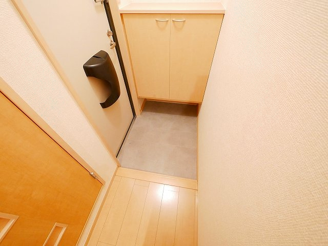 ヴェルジェ　Ⅲ棟の玄関|明るい玄関です