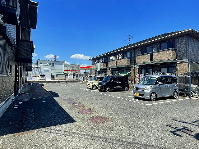 ヴェルジェ　Ⅲ棟の駐車場|駐車場があるので、車を買う予定の方も安心です