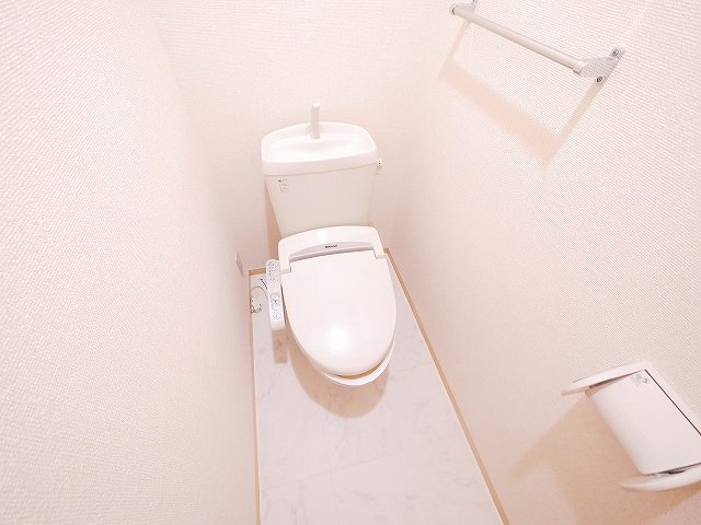 ヴェルジェ　Ⅲ棟のトイレ|ゆったりとした空間のトイレです