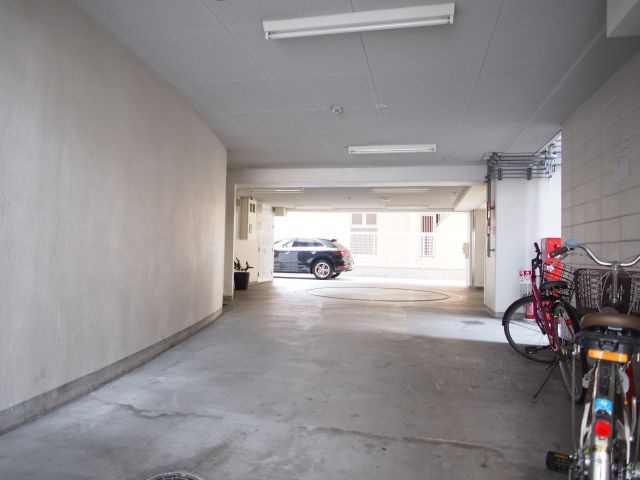 サムティ難波グレイスの駐車場