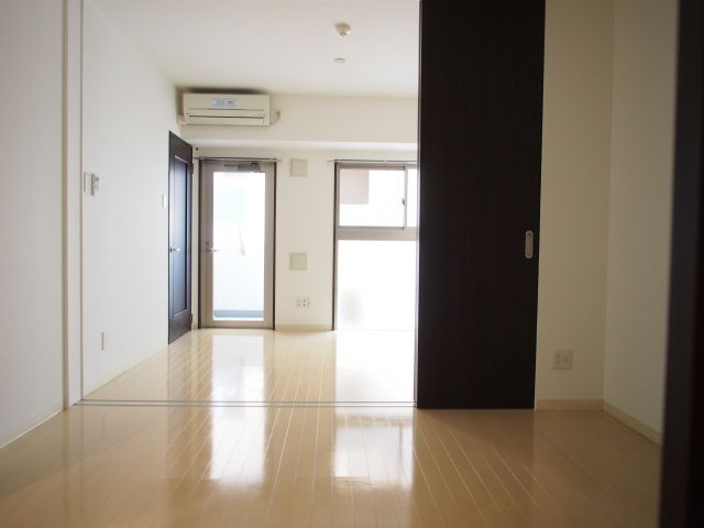 サムティ難波グレイスの居間・リビング