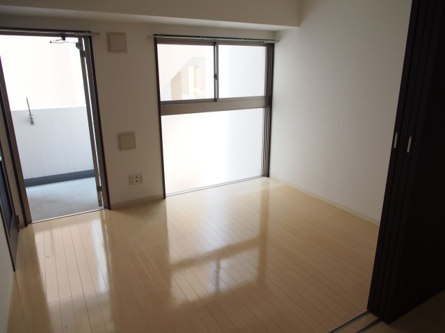 サムティ難波グレイスの洋室